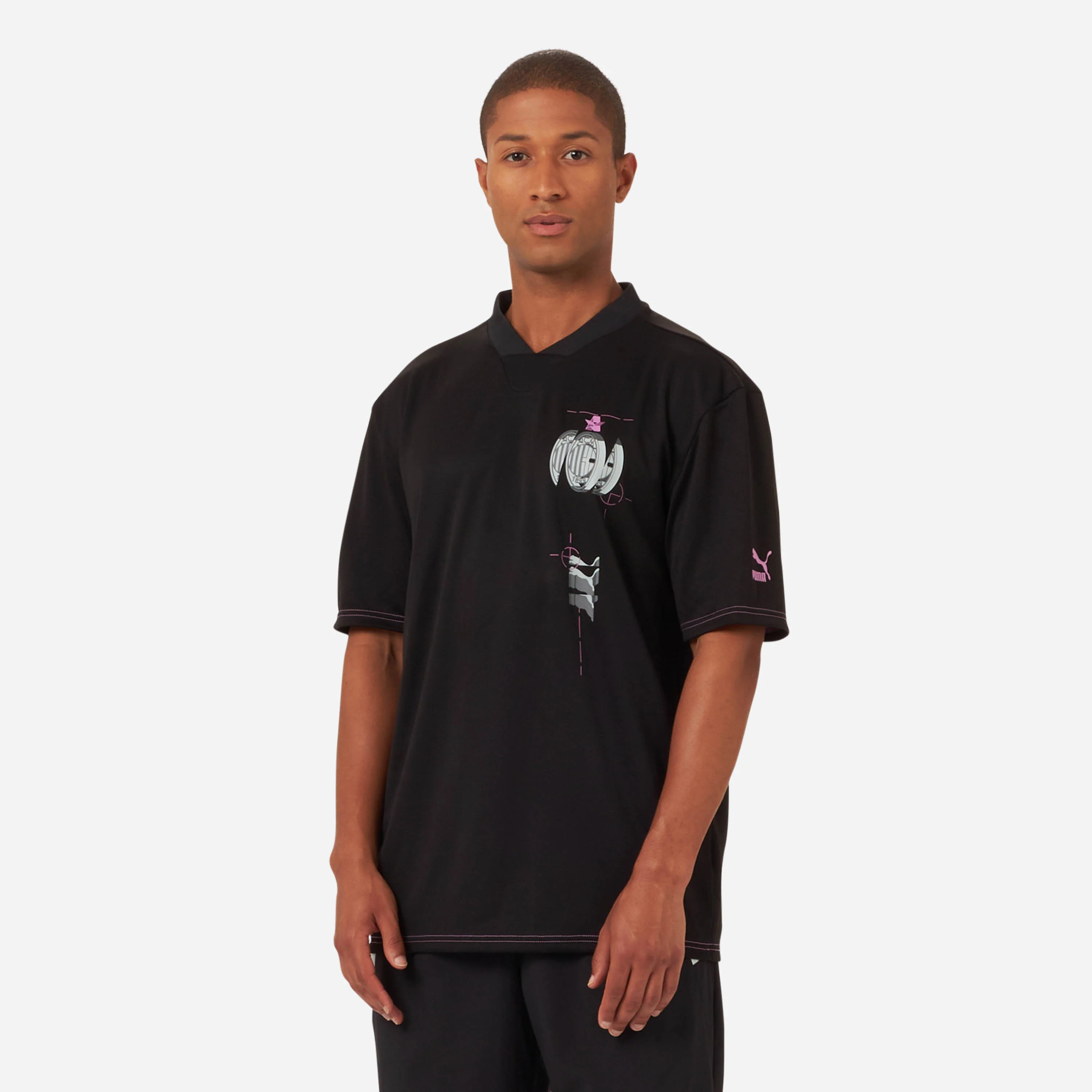 T-SHIRT MILAN SCOLLO A V CON STAMPE E PATCH - Image 4